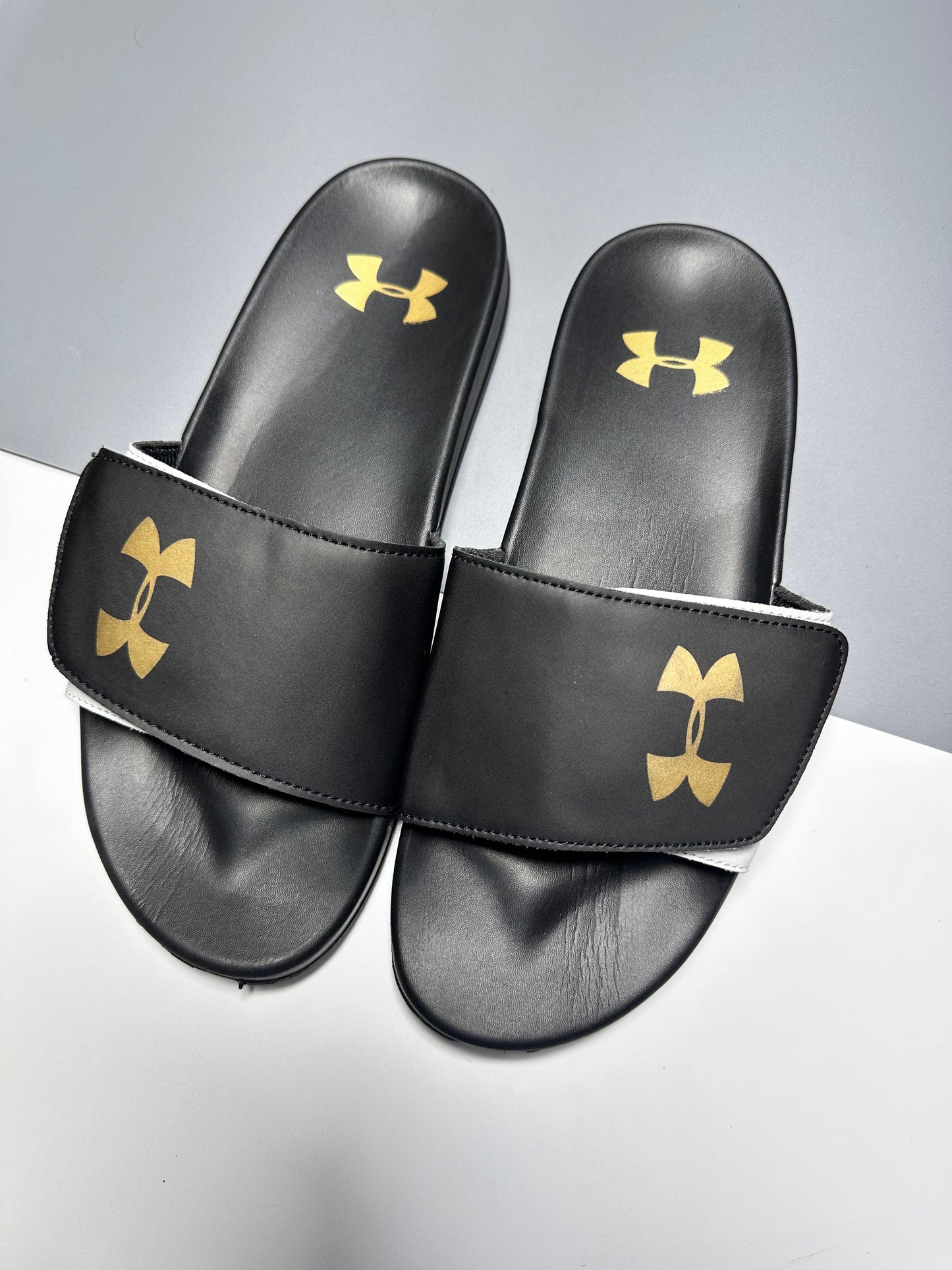 Under Armour Adjustable Slippers – Soft & Non-Slip Sole